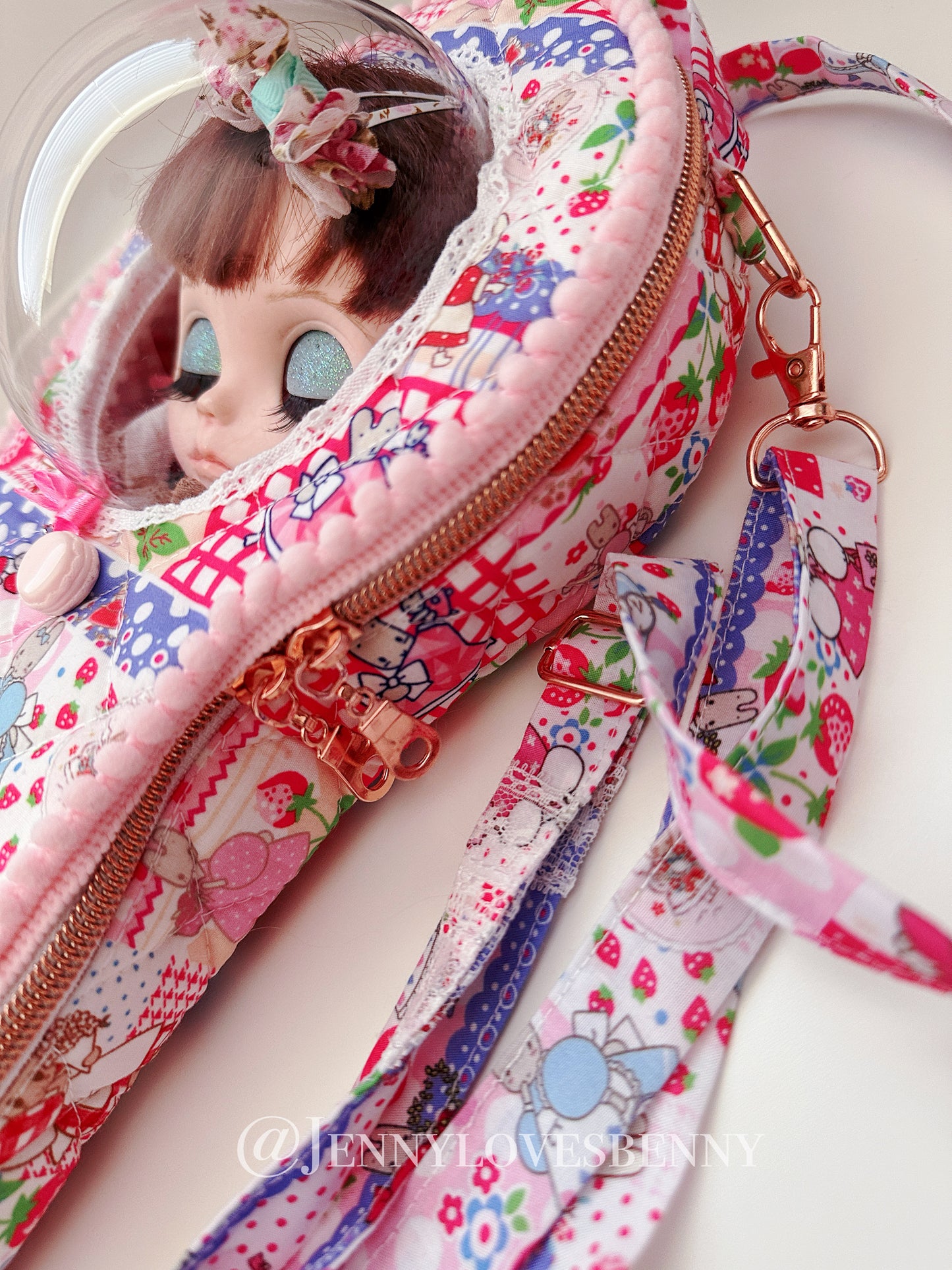 NEW!! Doll carrier bag. Handmade  1/6 doll case.  Blythe accessories